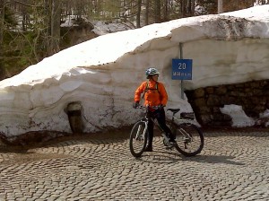 Vršič, 24 april 2014, sneg se začne pri 20