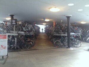 kolesarsaka garaža na železniški postaji Groningen