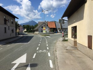 v Šenčurju bomo zavili desno na polje