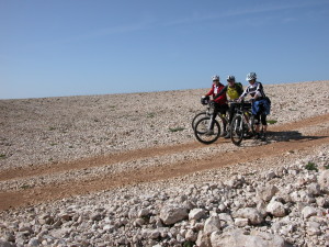 ..po neskončnih planjavah kamenja..